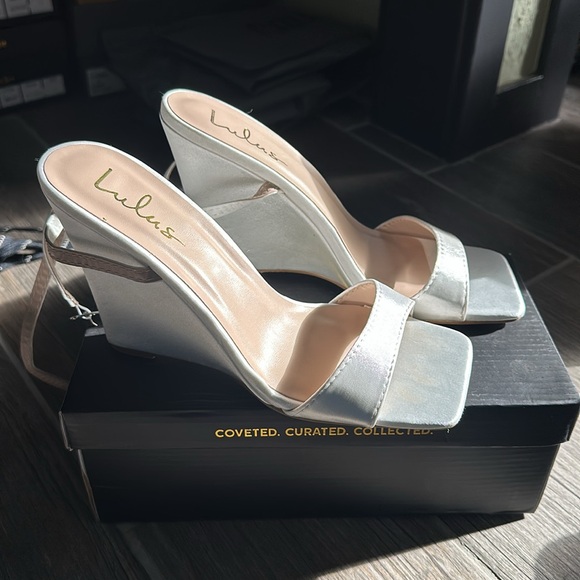 Ivory Ankle strap wedge sandals size 7 - Picture 3 of 15